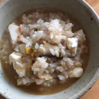 椎茸と豆腐、コーンのピリ辛雑炊